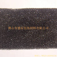 過濾海綿也稱網(wǎng)狀海綿，爆破海綿。聚氨酯過濾海綿由普通開孔軟泡高溫爆破開孔加工而成，爆破除掉了泡沫網(wǎng)絡(luò)之間原有的氣泡膜，得到了主體骨架網(wǎng)狀結(jié)構(gòu)。
過濾海綿的空隙率高達(dá)97%，具有優(yōu)異的透氣性、良好的柔軟性和較高的機(jī)械強(qiáng)度。
